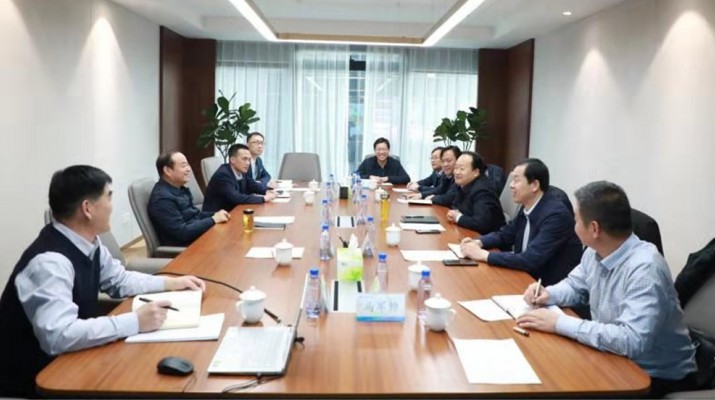 酒泉市肅州區委副書記、區長王永宏一行到訪集團公司