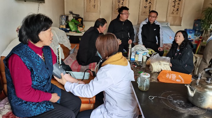 九九重陽節，濃濃敬老情 ——集團駐村工作隊開展重陽節走訪慰問活動